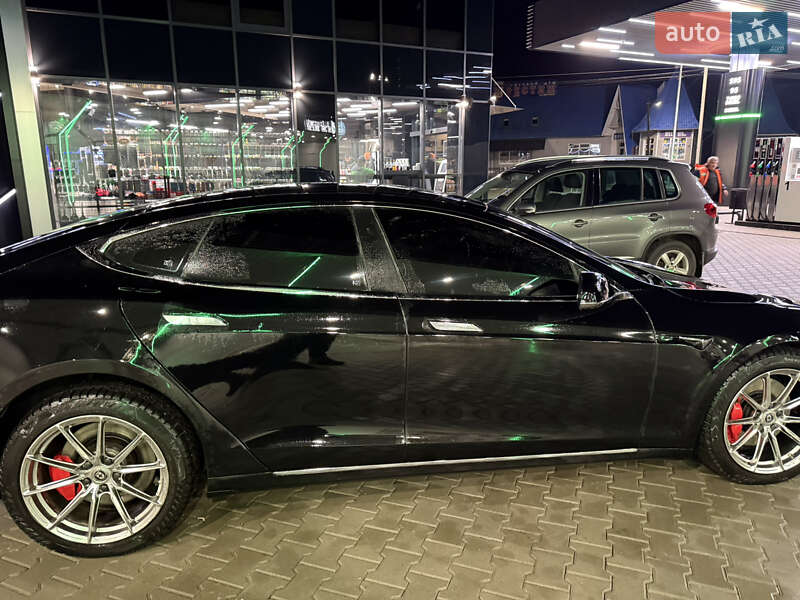Ліфтбек Tesla Model S 2016 в Чернівцях
