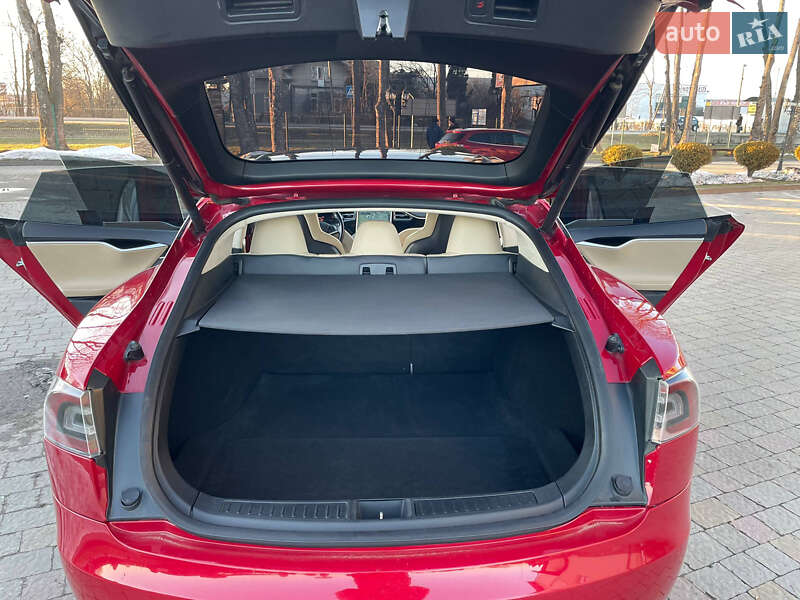 Лифтбек Tesla Model S 2015 в Стрые