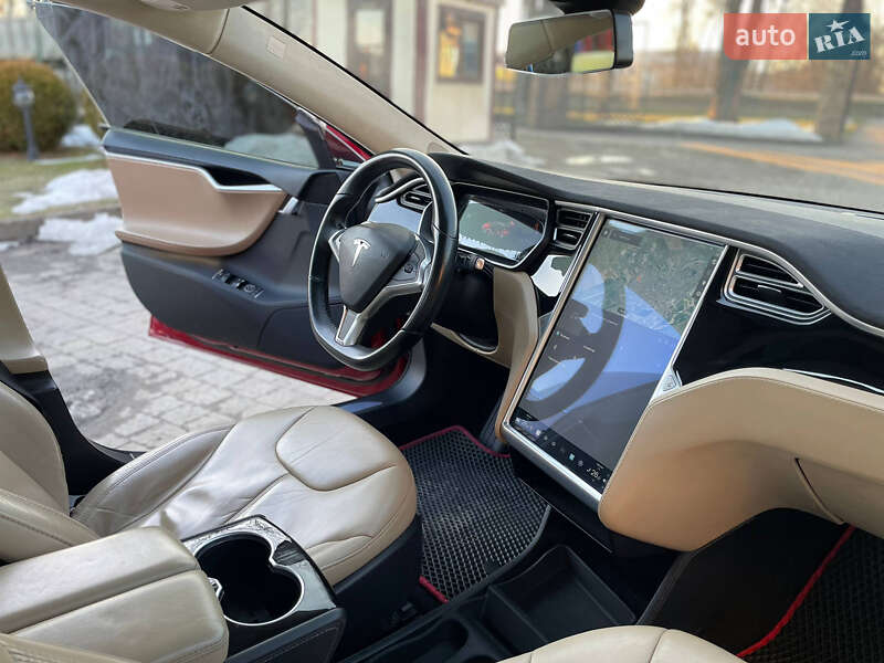 Лифтбек Tesla Model S 2015 в Стрые