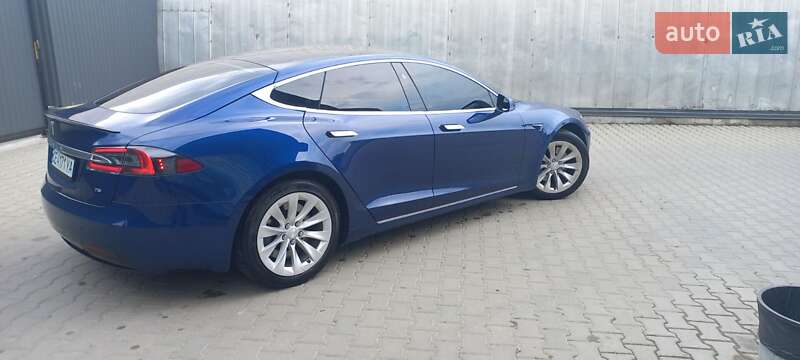 Ліфтбек Tesla Model S 2017 в Косові