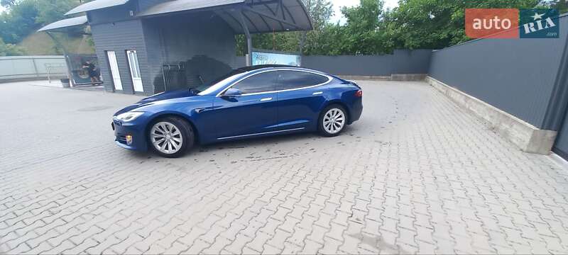 Ліфтбек Tesla Model S 2017 в Косові