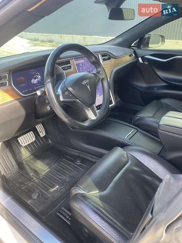 Ліфтбек Tesla Model S 2016 в Луцьку