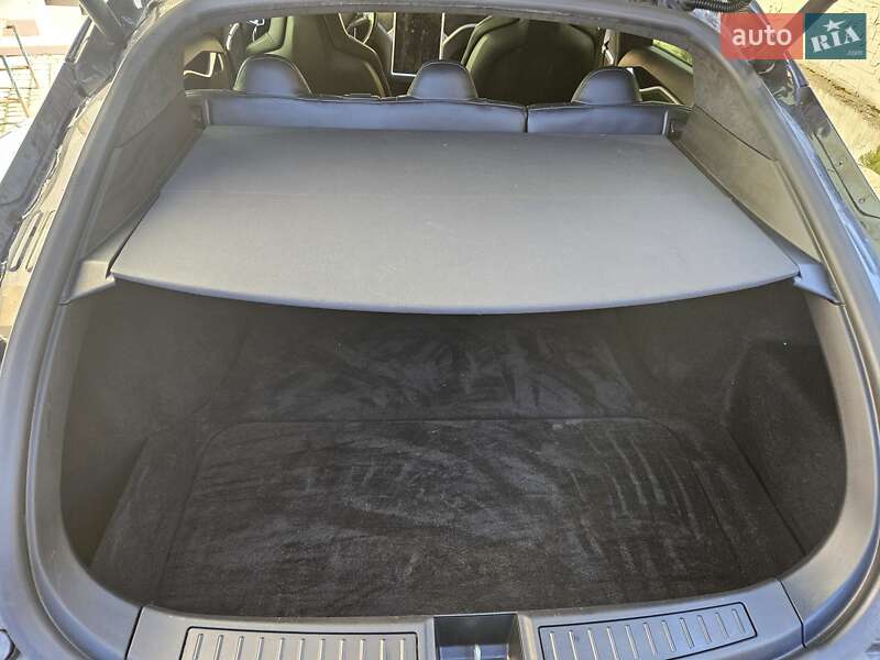 Ліфтбек Tesla Model S 2014 в Львові