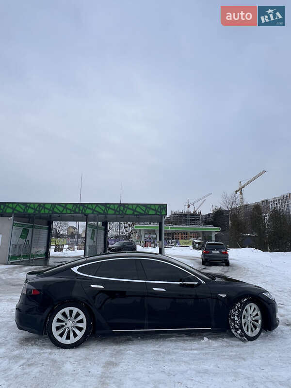 Ліфтбек Tesla Model S 2015 в Івано-Франківську
