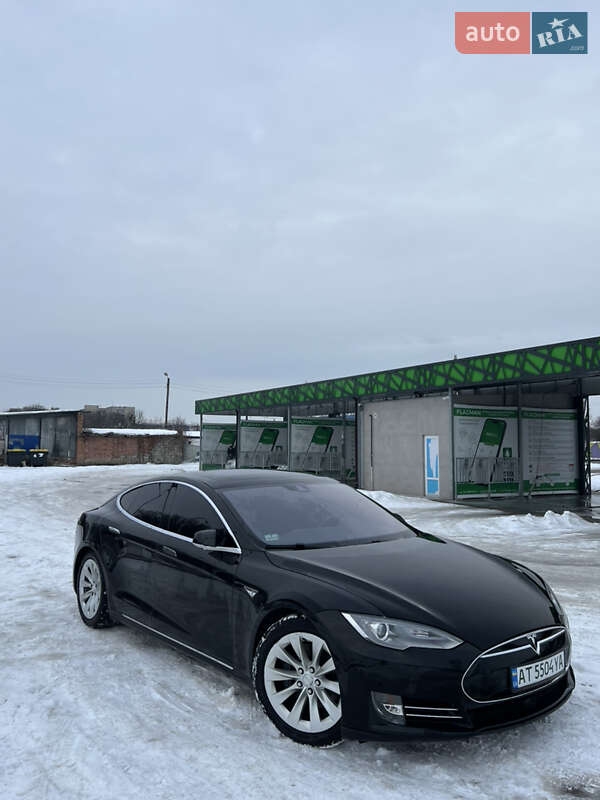 Ліфтбек Tesla Model S 2015 в Івано-Франківську