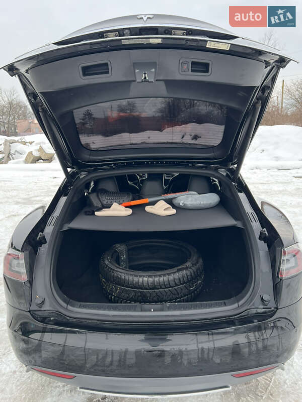 Ліфтбек Tesla Model S 2015 в Івано-Франківську