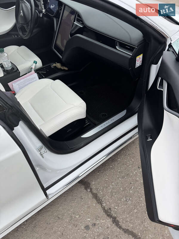 Лифтбек Tesla Model S 2019 в Ивано-Франковске