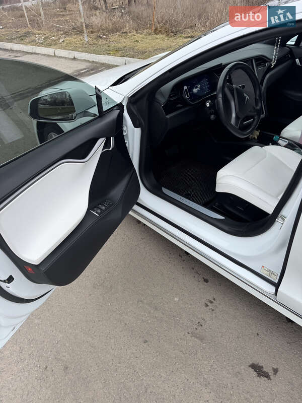 Лифтбек Tesla Model S 2019 в Ивано-Франковске
