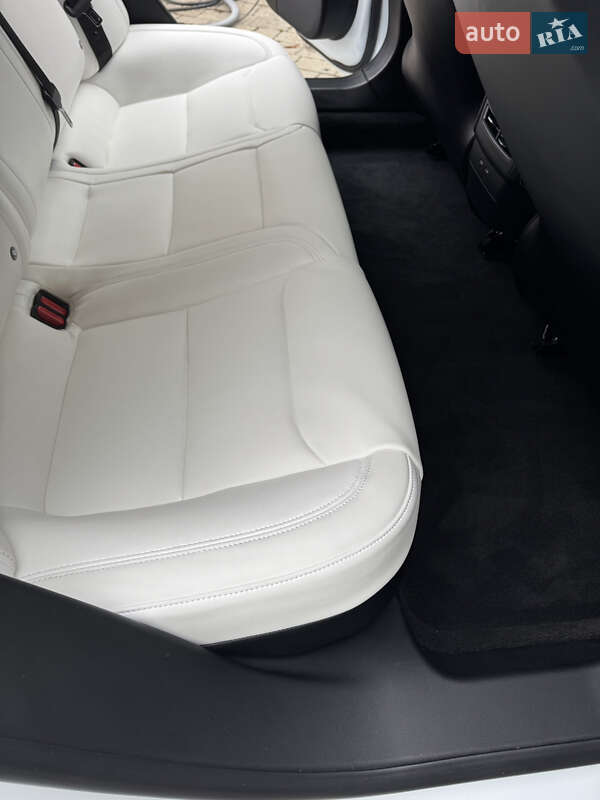 Лифтбек Tesla Model S 2019 в Ивано-Франковске