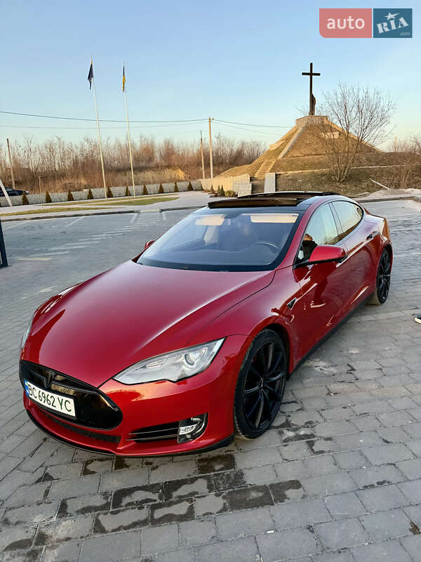 Ліфтбек Tesla Model S 2014 в Львові