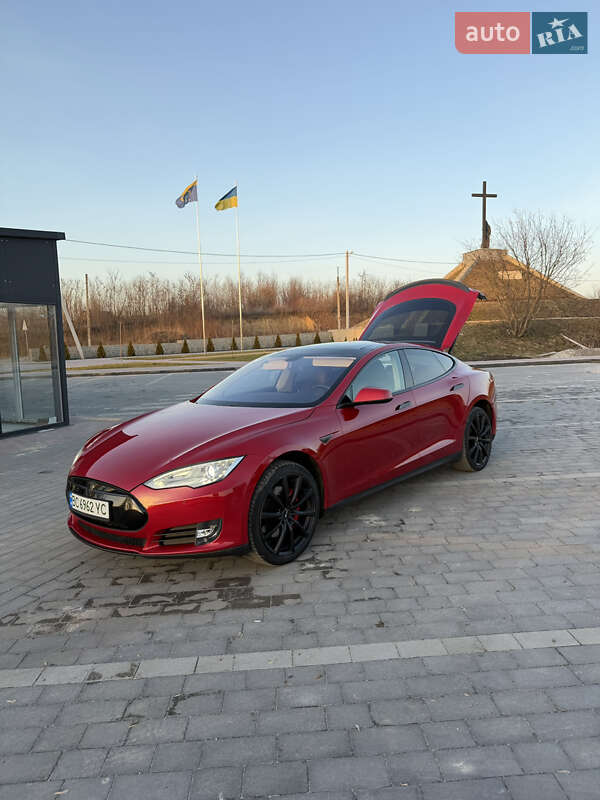 Ліфтбек Tesla Model S 2014 в Львові