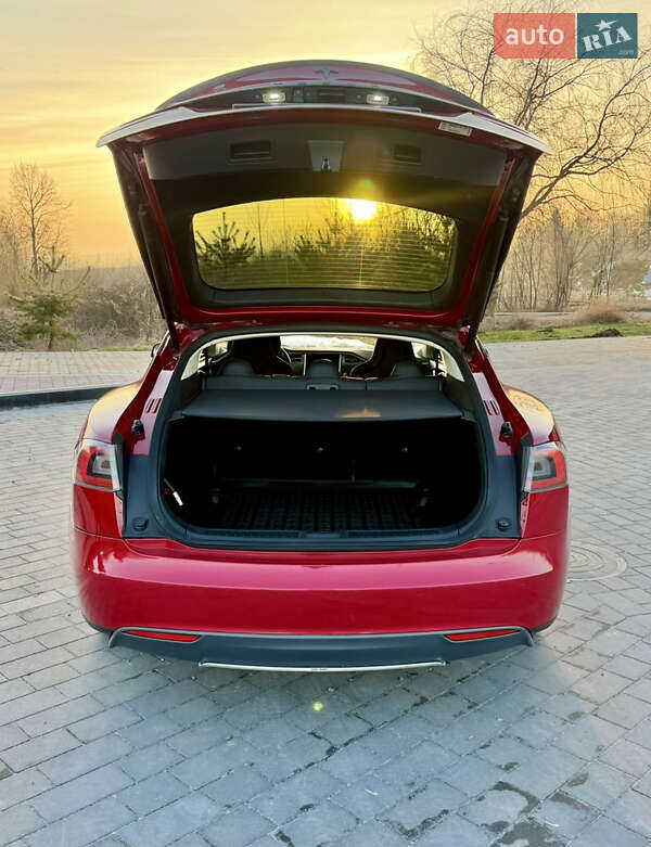 Ліфтбек Tesla Model S 2014 в Львові