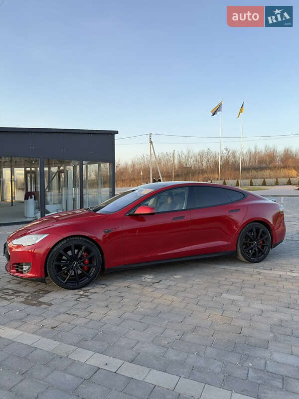 Ліфтбек Tesla Model S 2014 в Львові