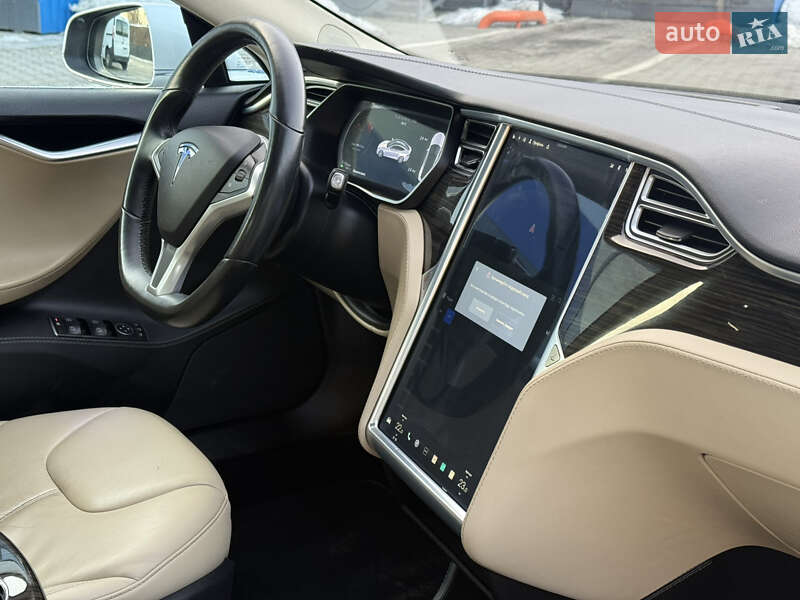 Лифтбек Tesla Model S 2014 в Ровно