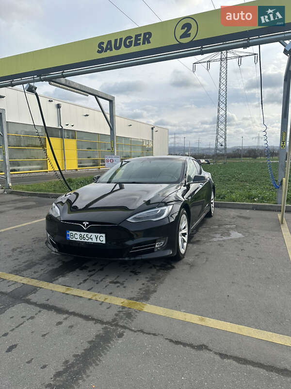 Лифтбек Tesla Model S 2018 в Львове