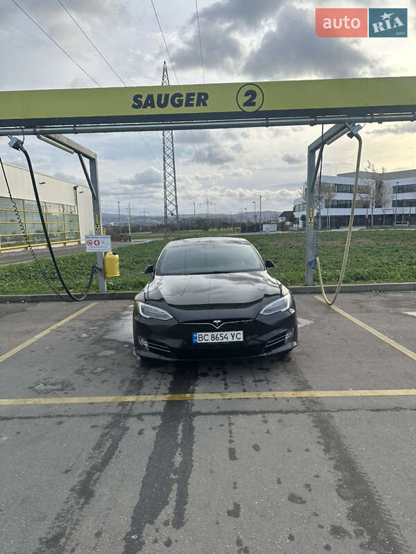 Лифтбек Tesla Model S 2018 в Львове