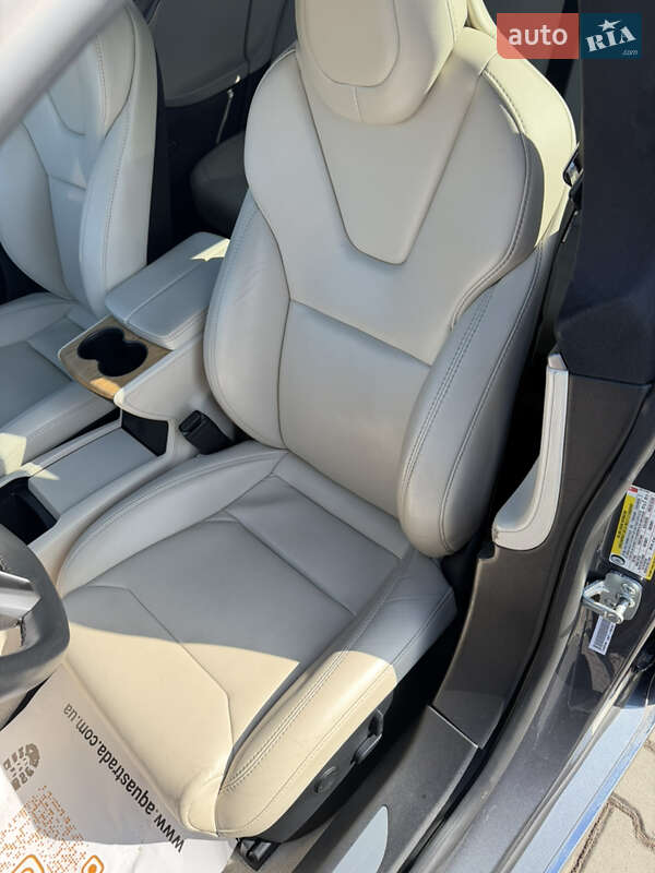 Ліфтбек Tesla Model S 2019 в Тернополі
