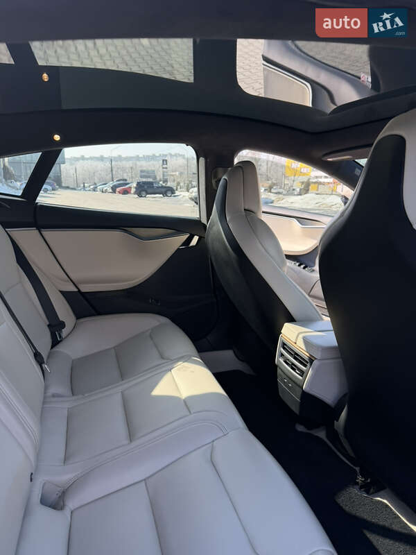 Ліфтбек Tesla Model S 2019 в Тернополі