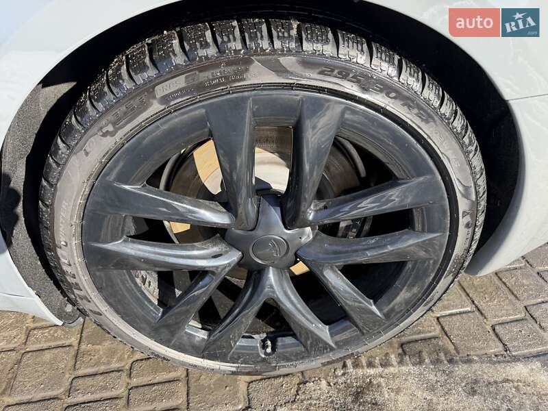 Ліфтбек Tesla Model S 2021 в Фастові