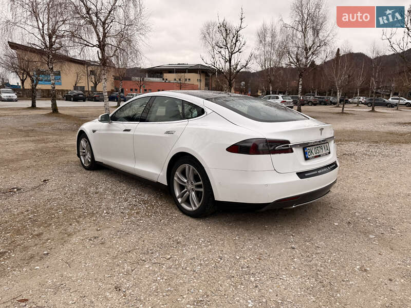 Ліфтбек Tesla Model S 2015 в Миколаєві