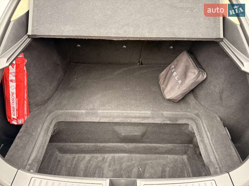 Ліфтбек Tesla Model S 2015 в Миколаєві