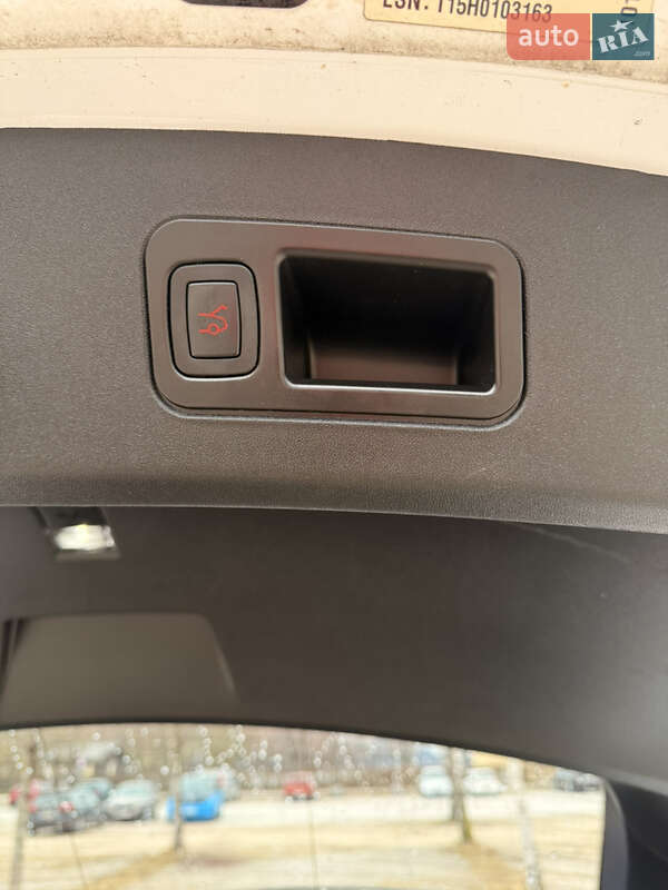 Ліфтбек Tesla Model S 2015 в Миколаєві