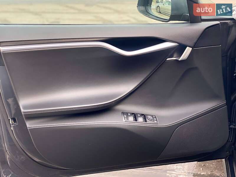 Ліфтбек Tesla Model S 2015 в Києві