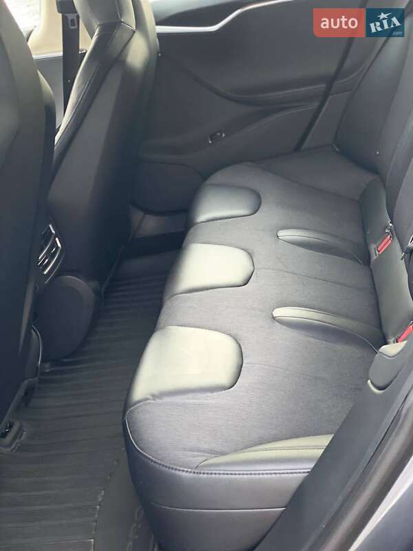 Ліфтбек Tesla Model S 2015 в Києві
