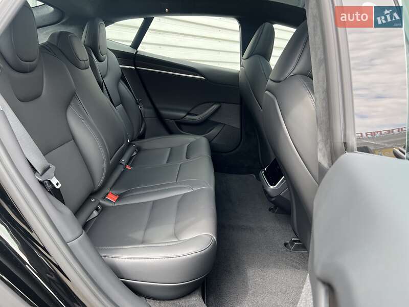 Лифтбек Tesla Model S 2023 в Киеве