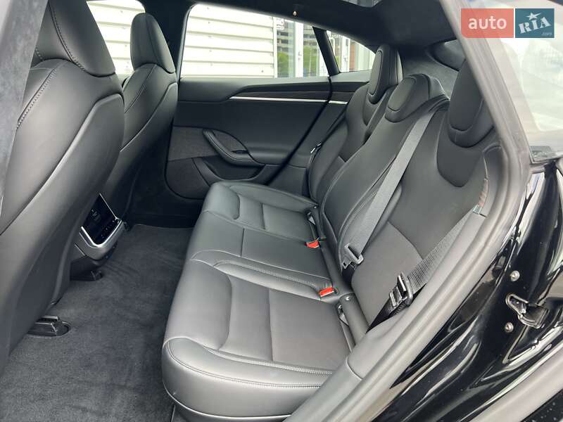 Лифтбек Tesla Model S 2023 в Киеве
