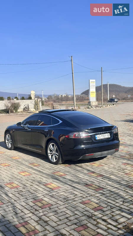 Лифтбек Tesla Model S 2014 в Ужгороде