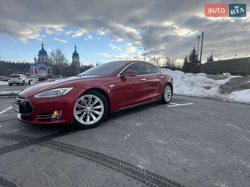 Ліфтбек Tesla Model S 2016 в Києві