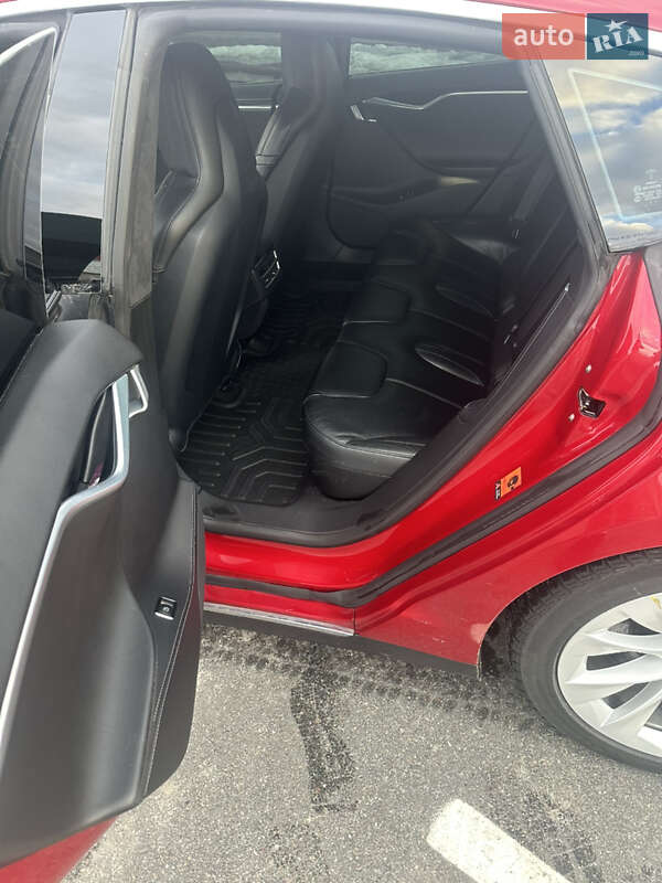 Ліфтбек Tesla Model S 2016 в Києві