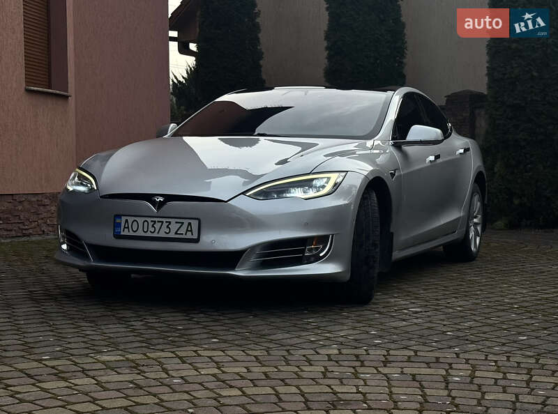 Лифтбек Tesla Model S 2017 в Хусте