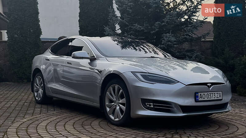 Лифтбек Tesla Model S 2017 в Хусте