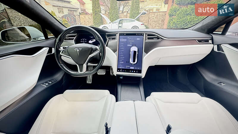 Лифтбек Tesla Model S 2017 в Хусте