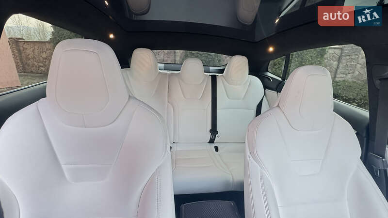 Лифтбек Tesla Model S 2017 в Хусте