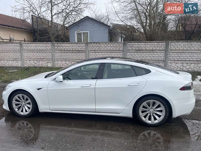 Лифтбек Tesla Model S 2017 в Киеве
