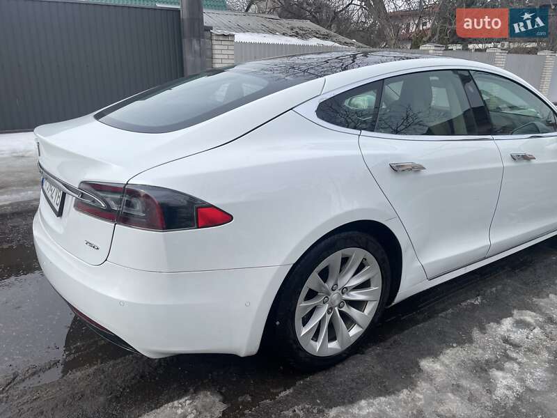 Лифтбек Tesla Model S 2017 в Киеве