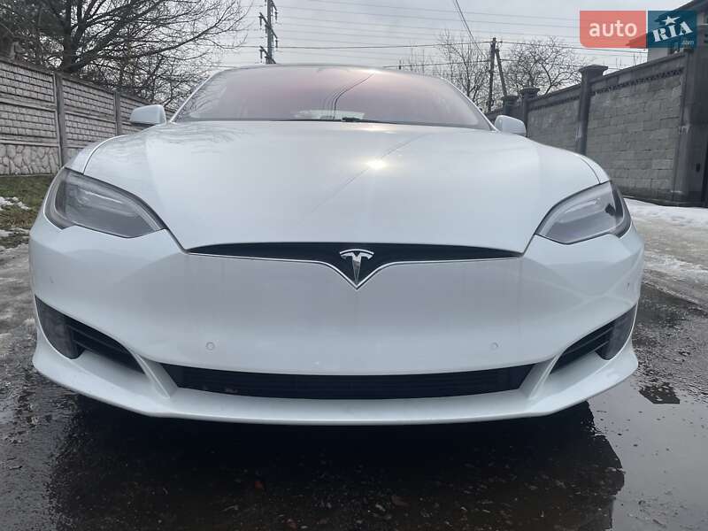 Лифтбек Tesla Model S 2017 в Киеве