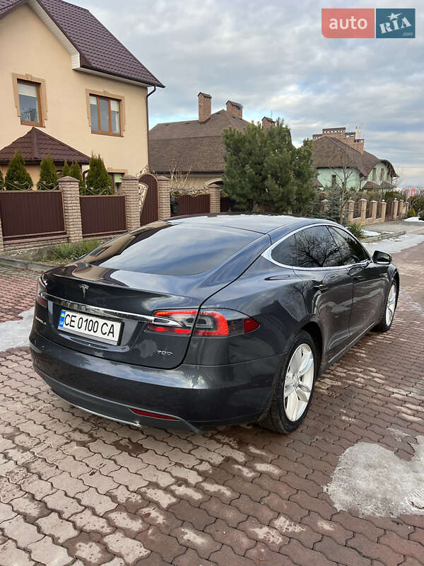 Лифтбек Tesla Model S 2015 в Черновцах