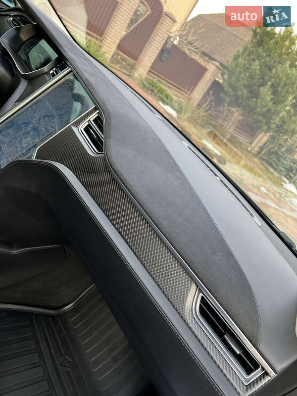 Лифтбек Tesla Model S 2015 в Черновцах