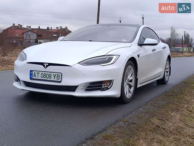 Ліфтбек Tesla Model S 2018 в Львові