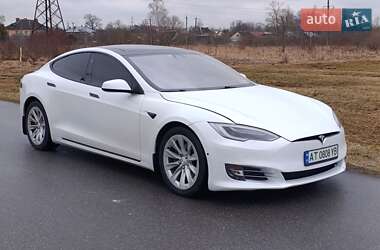 Лифтбек Tesla Model S 2018 в Львове