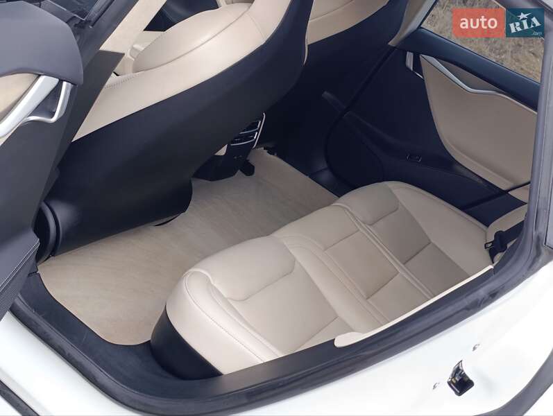 Ліфтбек Tesla Model S 2018 в Львові