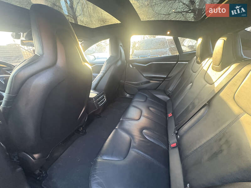 Ліфтбек Tesla Model S 2015 в Луцьку фото 32 Ліфтбек Tesla Model S 2015 в Луцьку