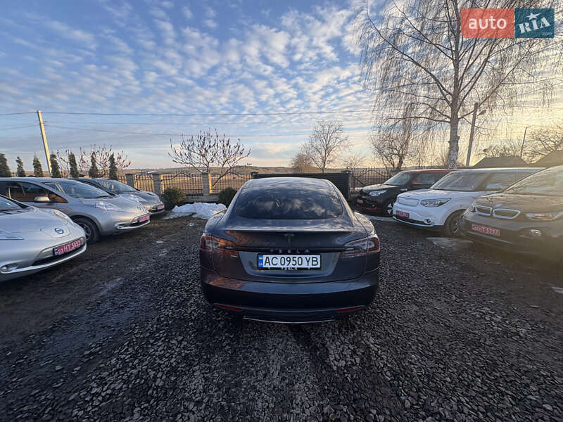 Ліфтбек Tesla Model S 2015 в Луцьку фото 25 Ліфтбек Tesla Model S 2015 в Луцьку