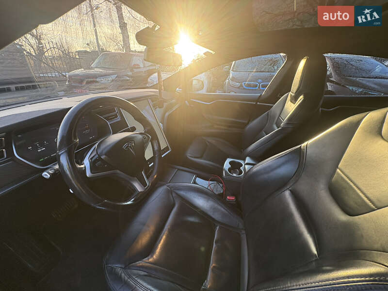 Ліфтбек Tesla Model S 2015 в Луцьку фото 41 Ліфтбек Tesla Model S 2015 в Луцьку