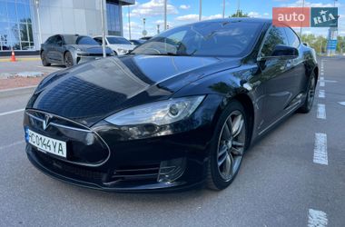Ліфтбек Tesla Model S 2015 в Києві