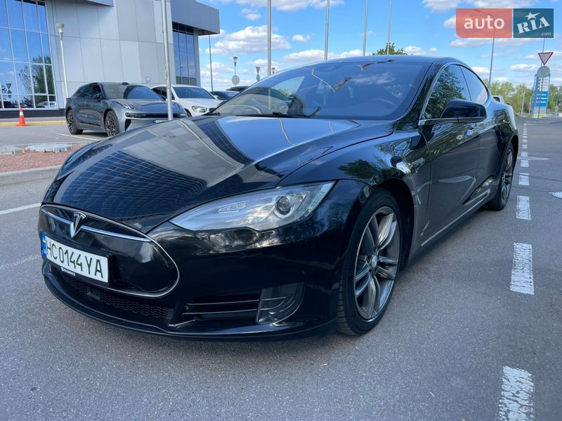Tesla Model S 2015